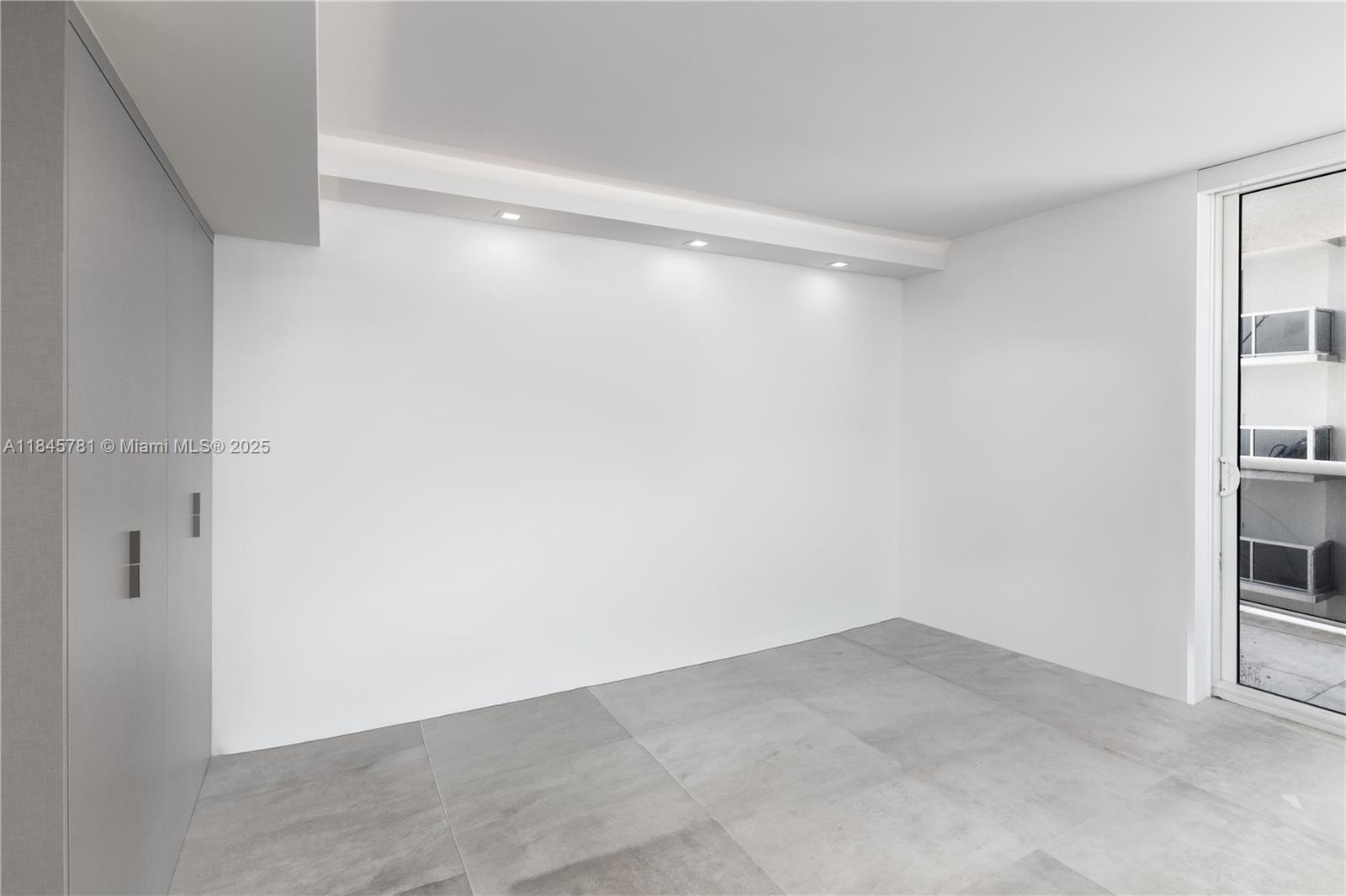 SUNSET HARBOUR SOUTH COND - Residential