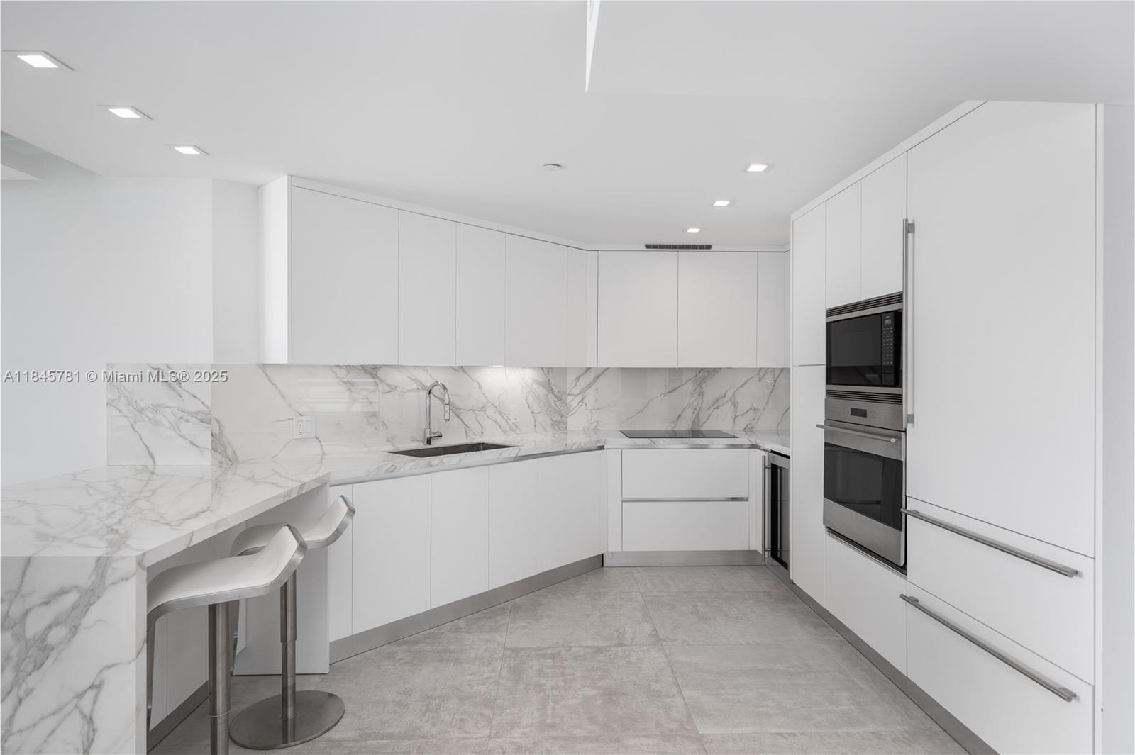 SUNSET HARBOUR SOUTH COND - Residential