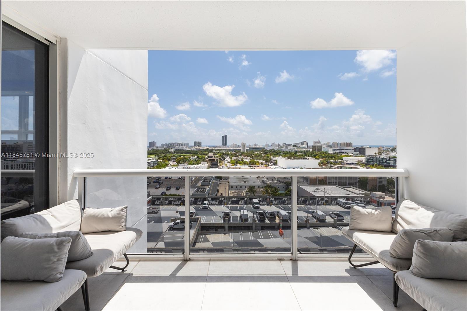 SUNSET HARBOUR SOUTH COND - Residential