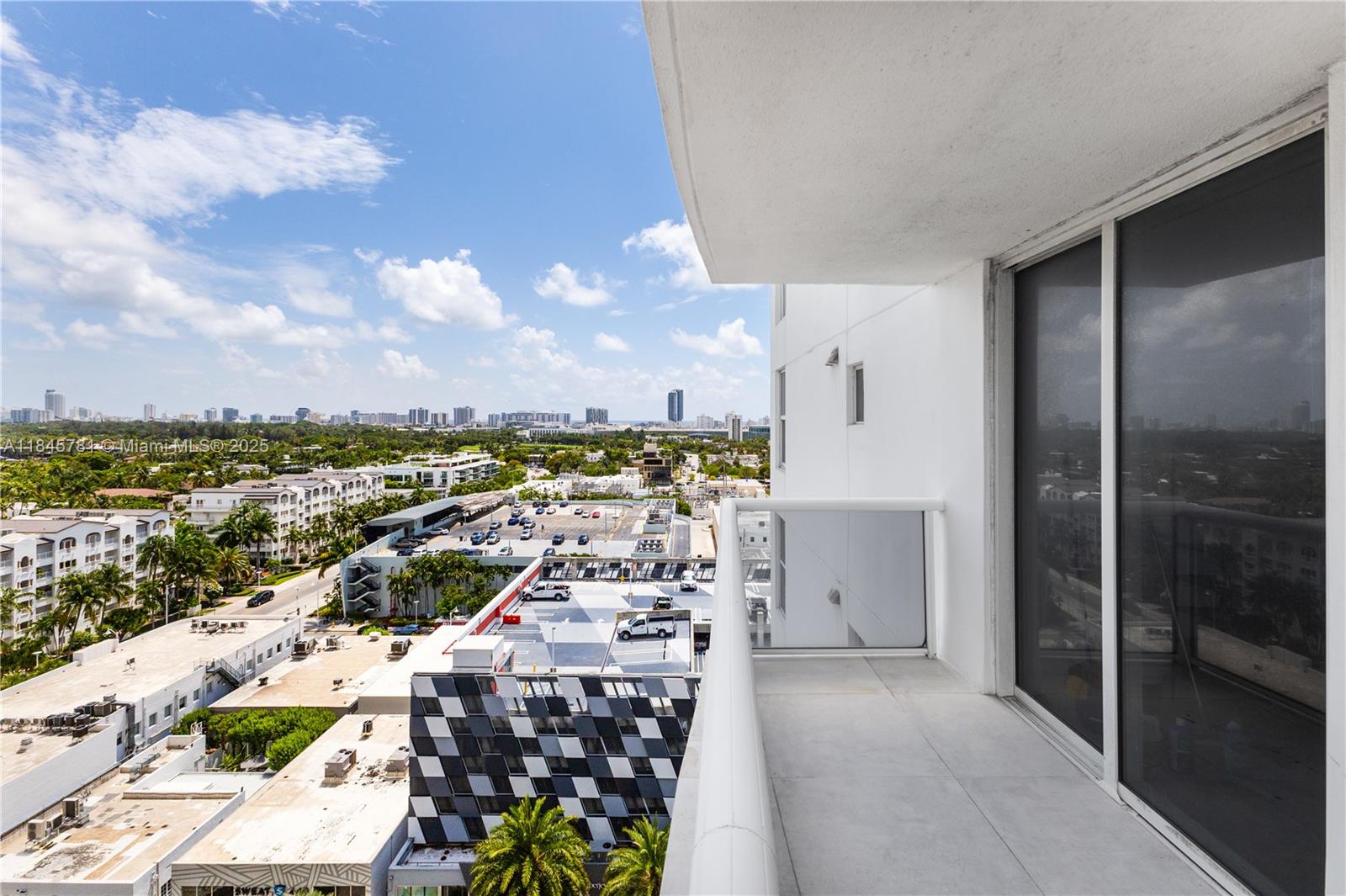 SUNSET HARBOUR SOUTH COND - Residential