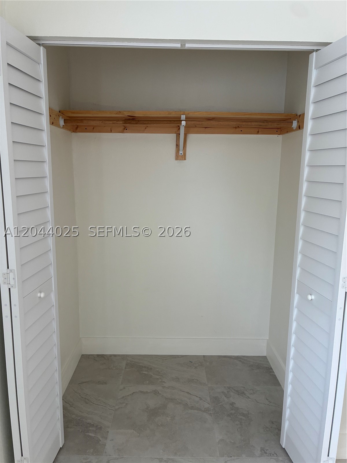 LEE LAYNE VILLAS - Residential Lease