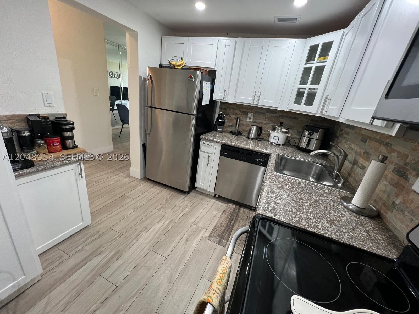 THREE HORIZONS NORTH COND - Residential Lease