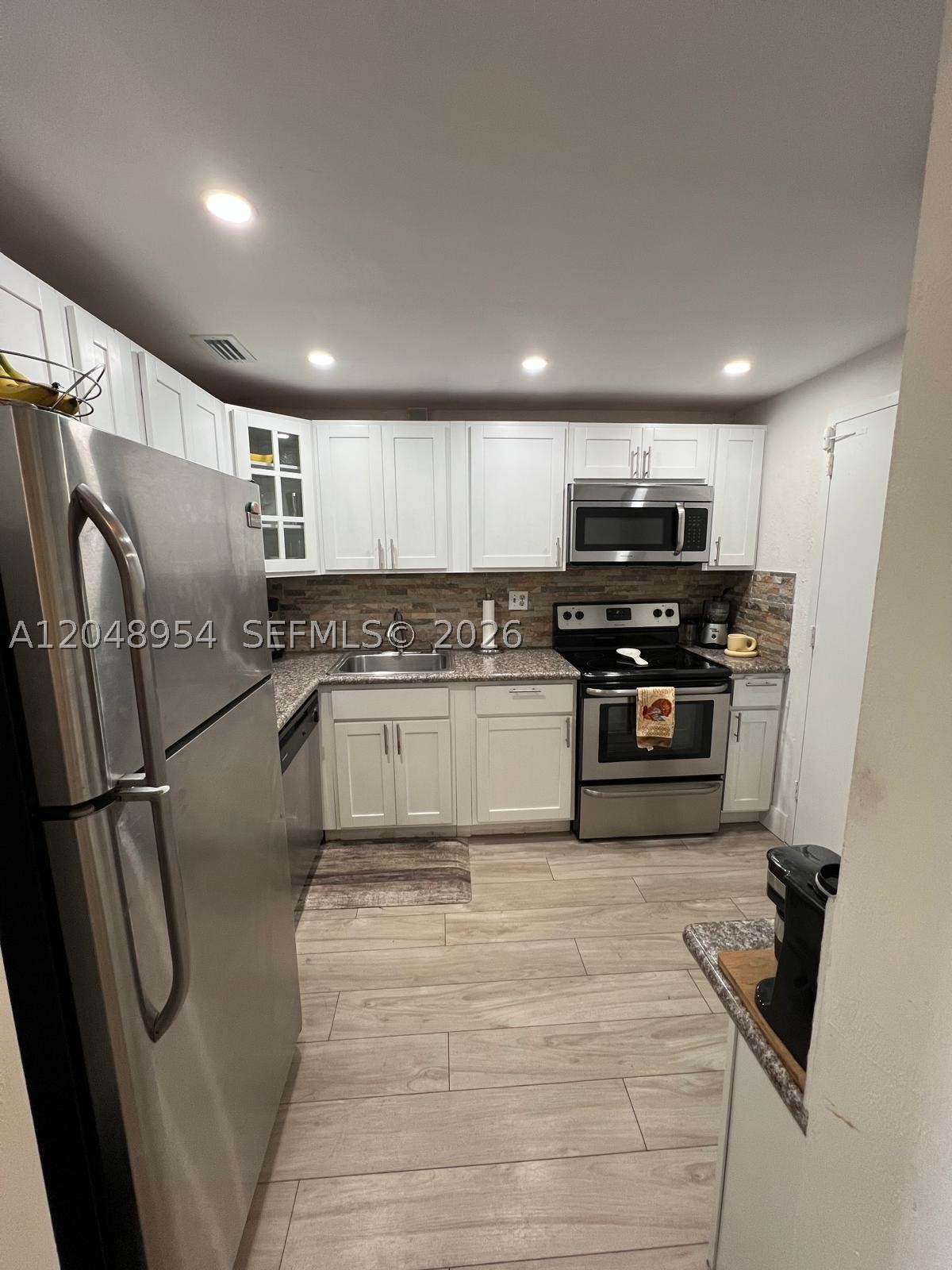 THREE HORIZONS NORTH COND - Residential Lease