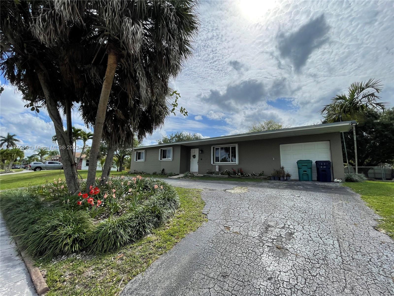 Cozy 3/2 updated kitchen, single car garage, in a very desirable community, nearby schools, essentials and shops, spacious yard  to fit a pool and all the toys! Priced to sell, hurry to schedule your showing this home will sell fast!