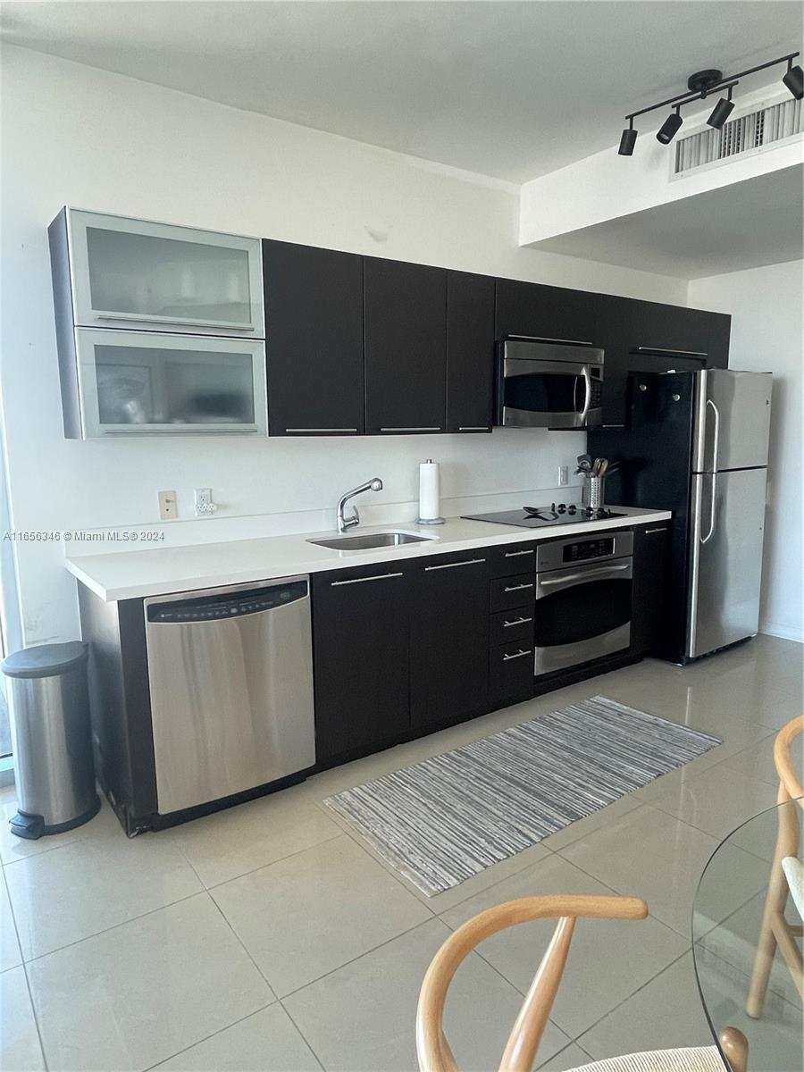 IVY CONDO - Residential Lease