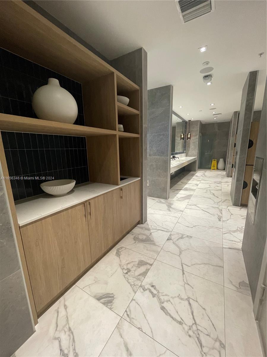 IVY CONDO - Residential Lease