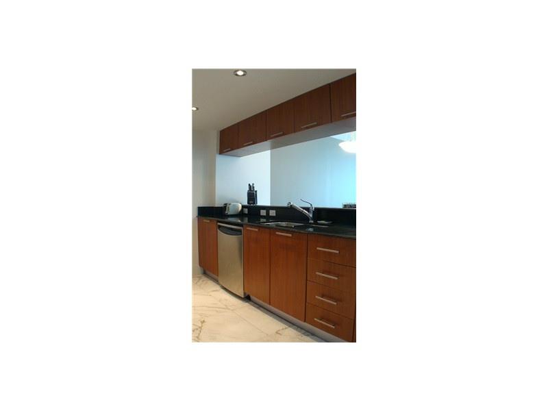 1800 CLUB CONDO - Residential Lease