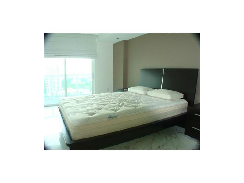 1800 CLUB CONDO - Residential Lease