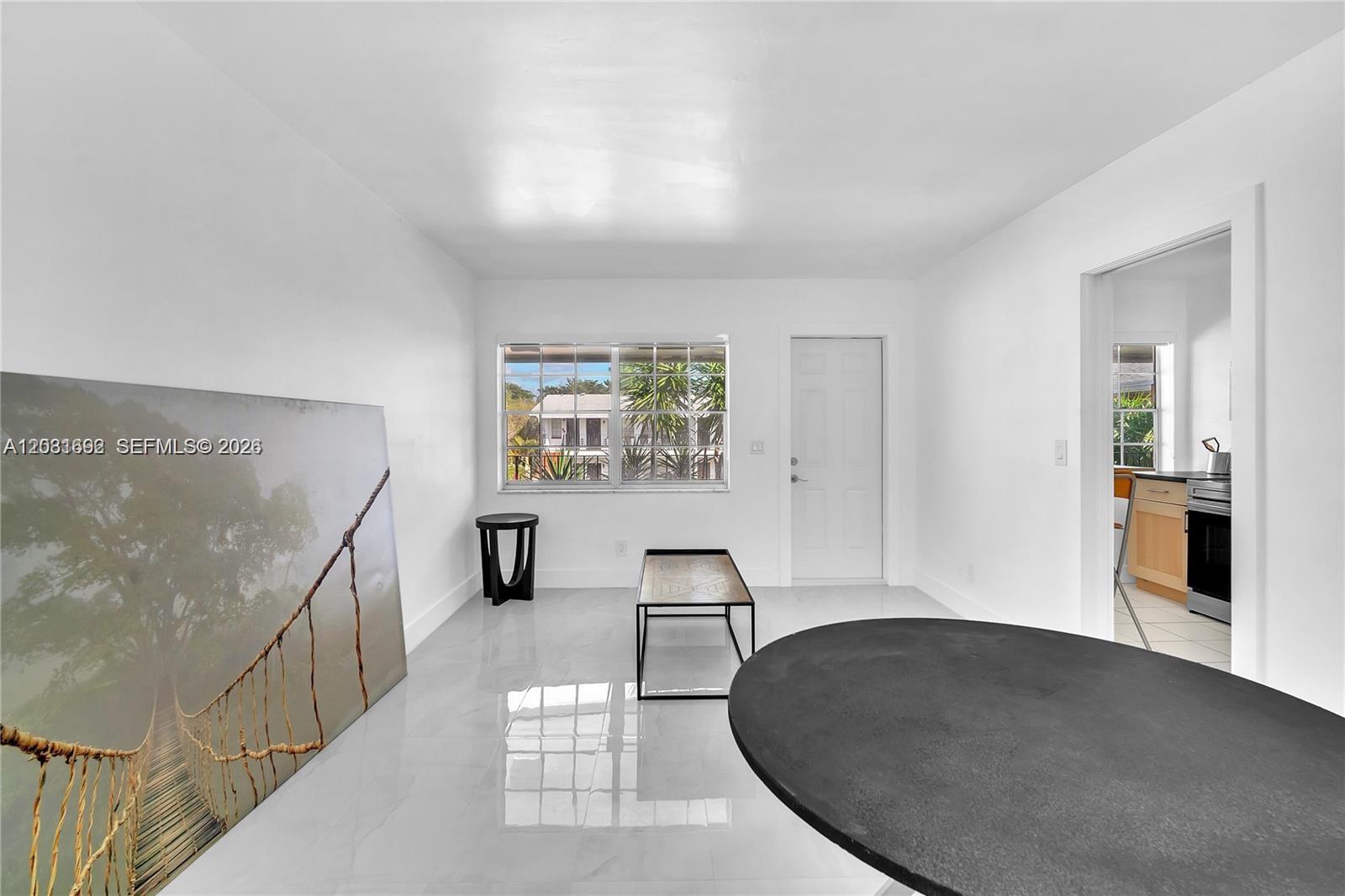 COLONIAL HOUSE CONDO - Residential