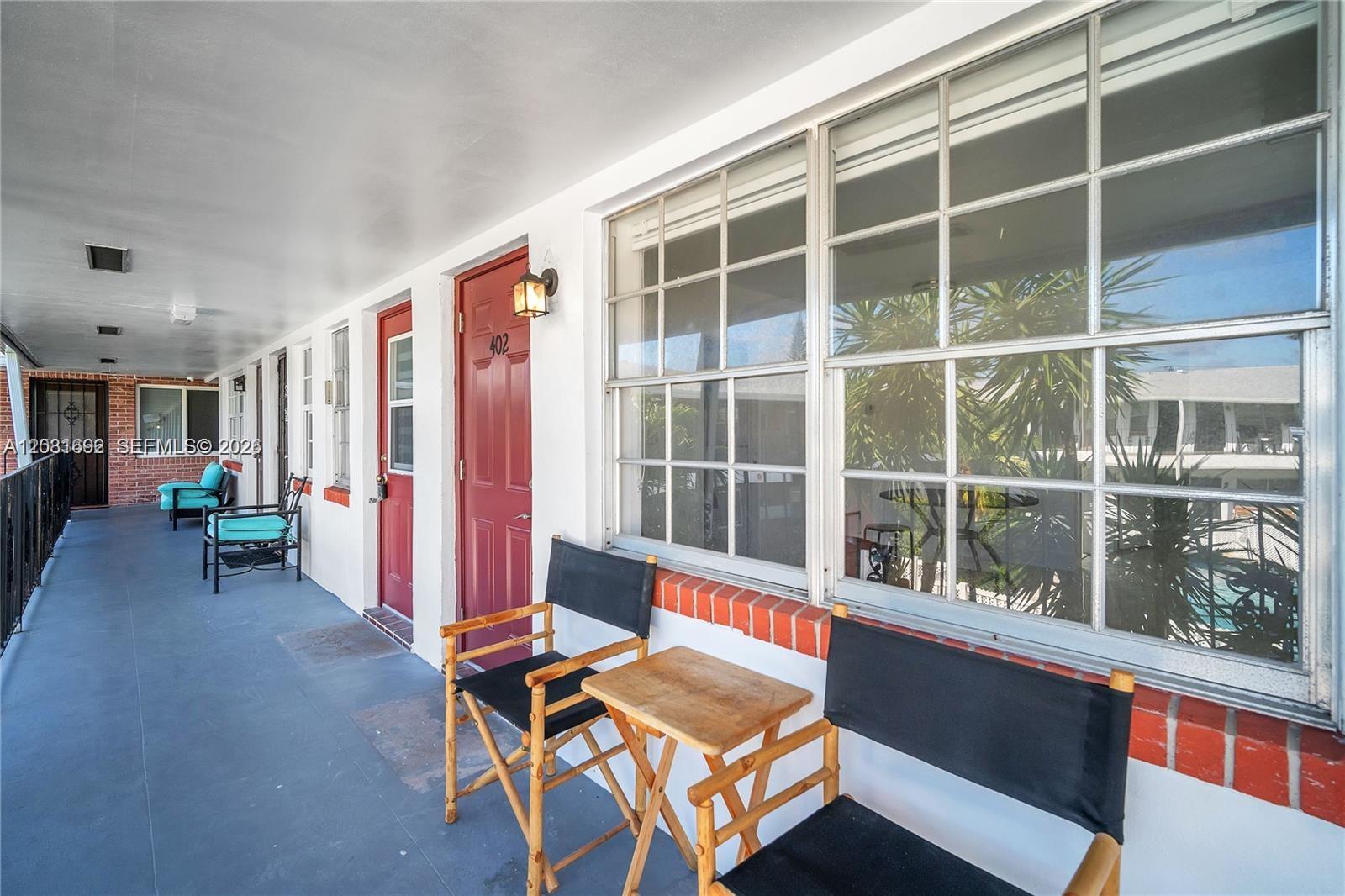 COLONIAL HOUSE CONDO - Residential
