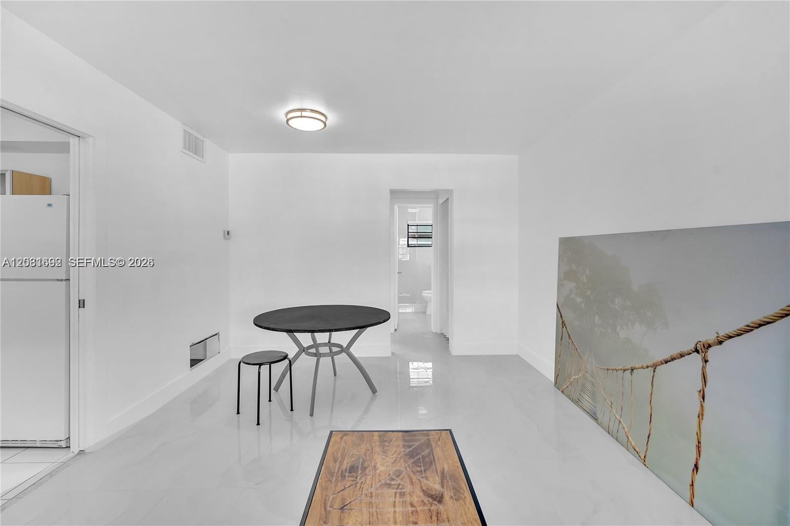 COLONIAL HOUSE CONDO - Residential