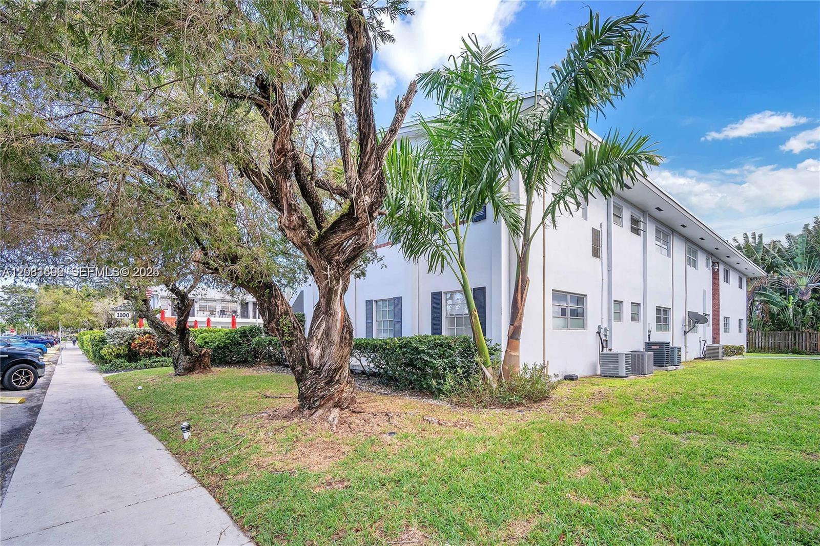 COLONIAL HOUSE CONDO - Residential