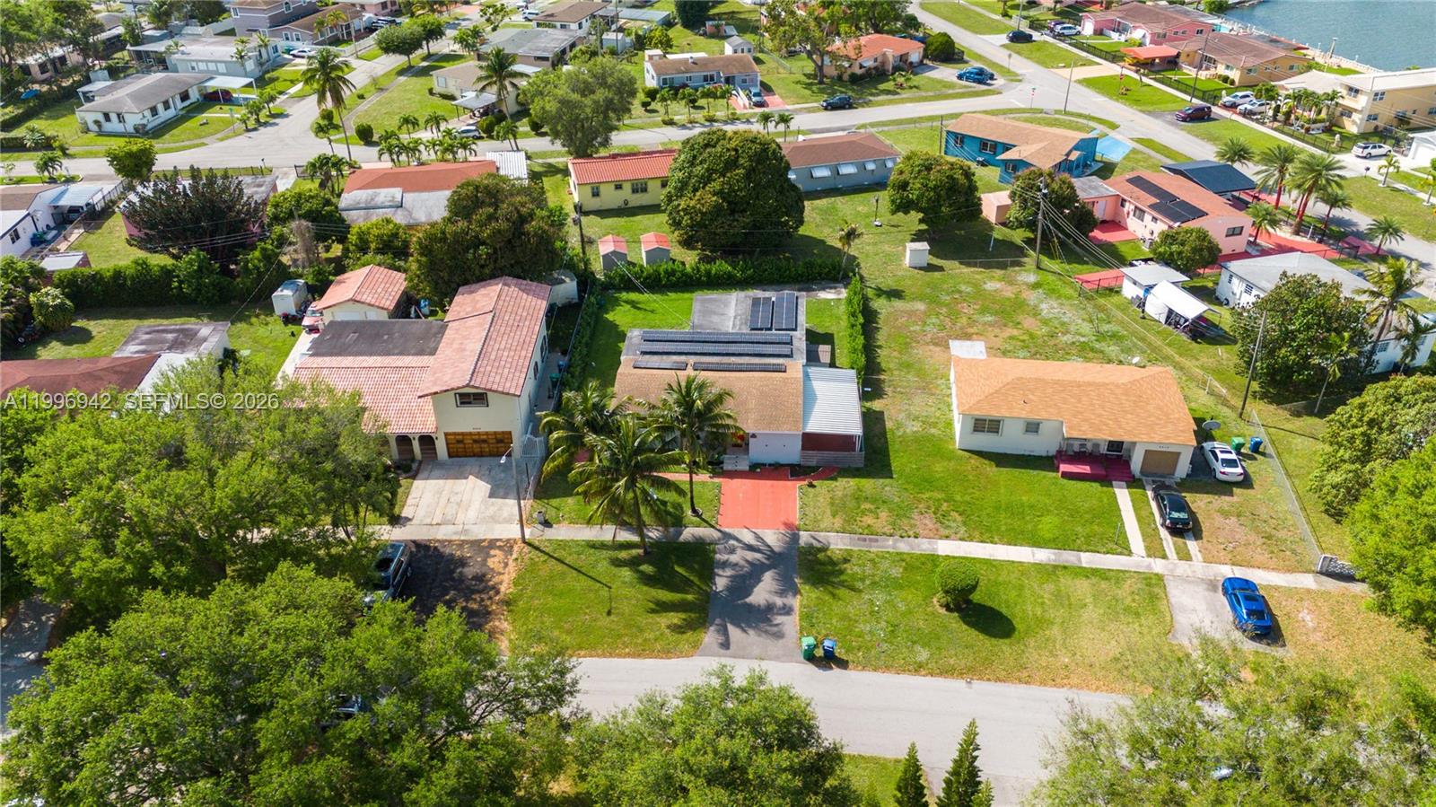 CRAVERO LAKE SHORE ESTATE - Residential