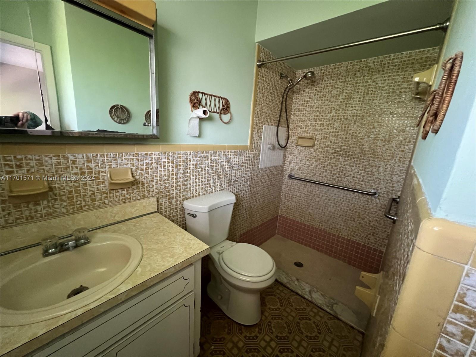 HOLLYWOOD BEACH GARDENS - Residential Income