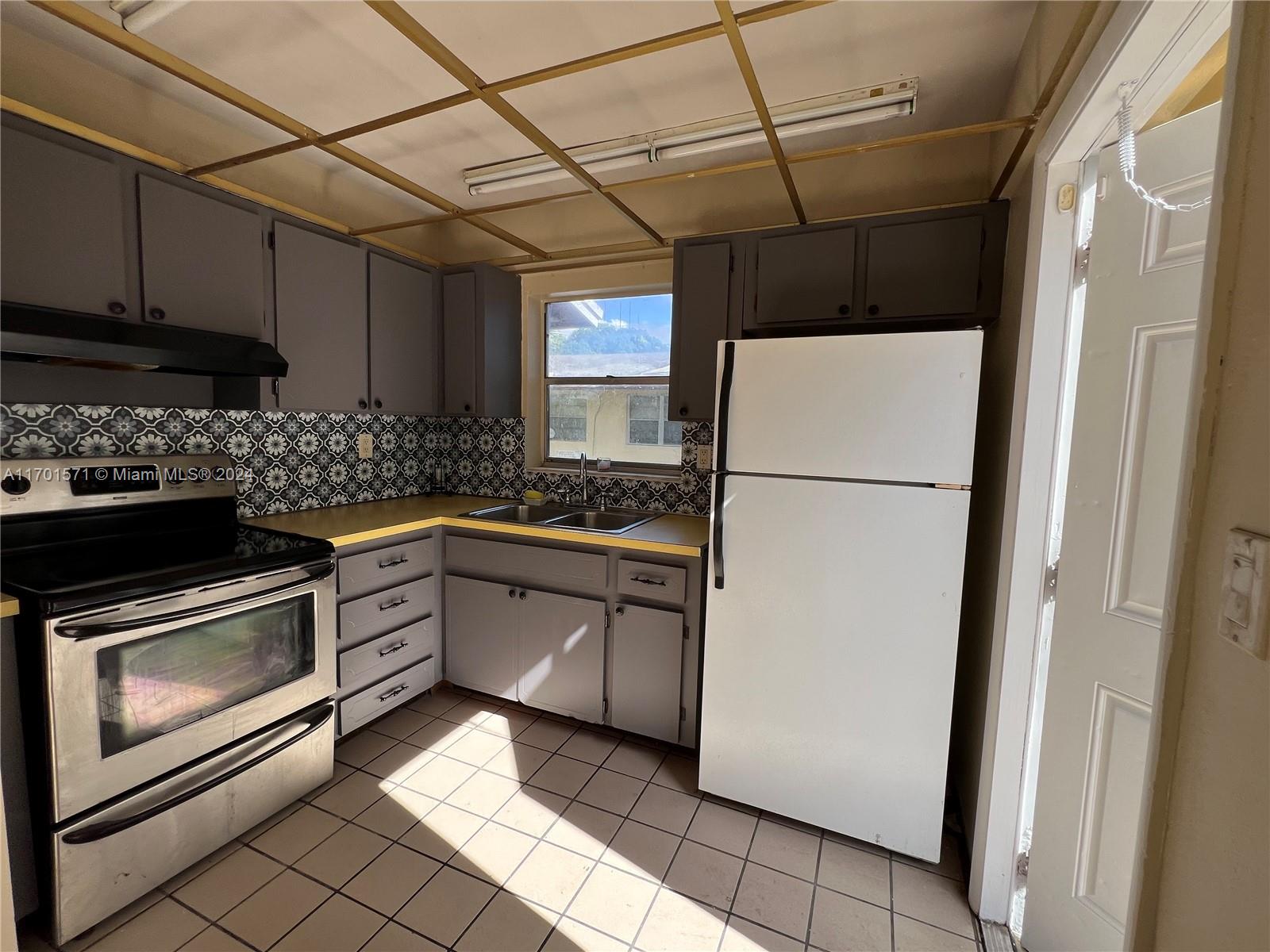 HOLLYWOOD BEACH GARDENS - Residential Income