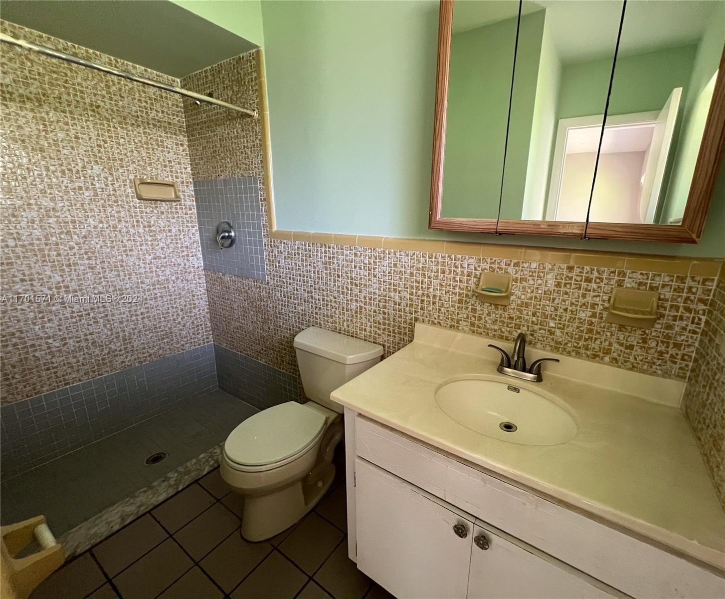 HOLLYWOOD BEACH GARDENS - Residential Income