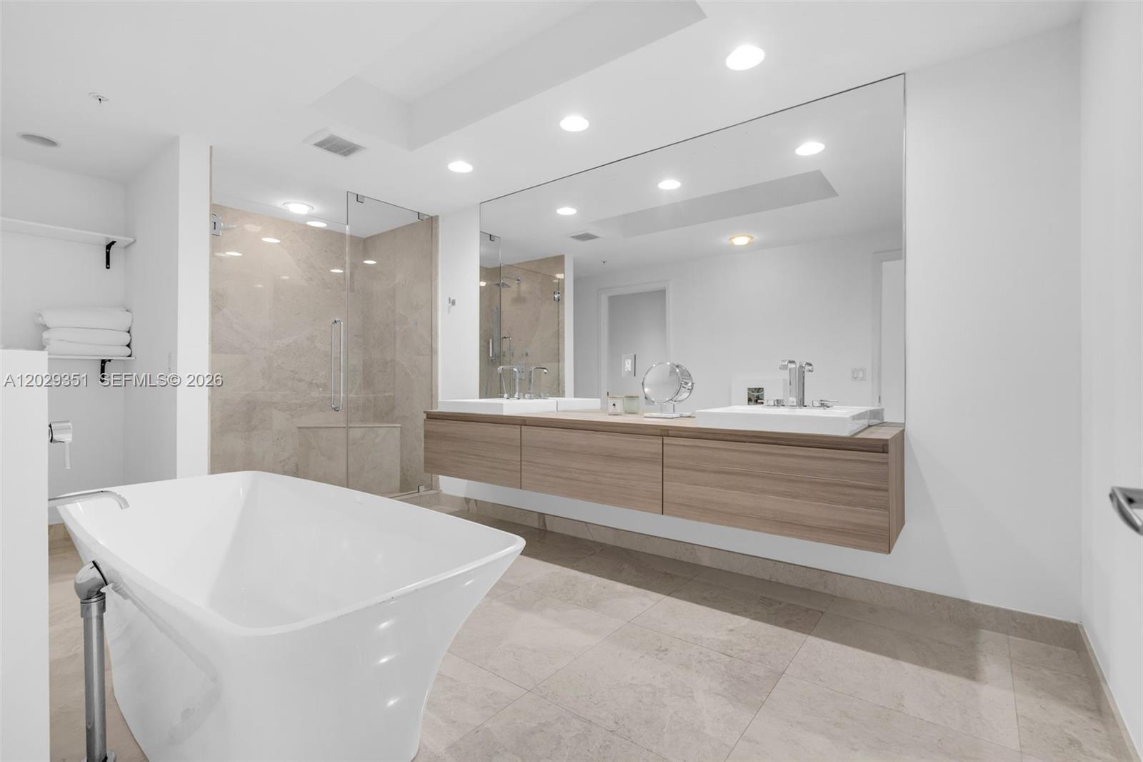 THE RESERVE MARINA PALMS - Residential
