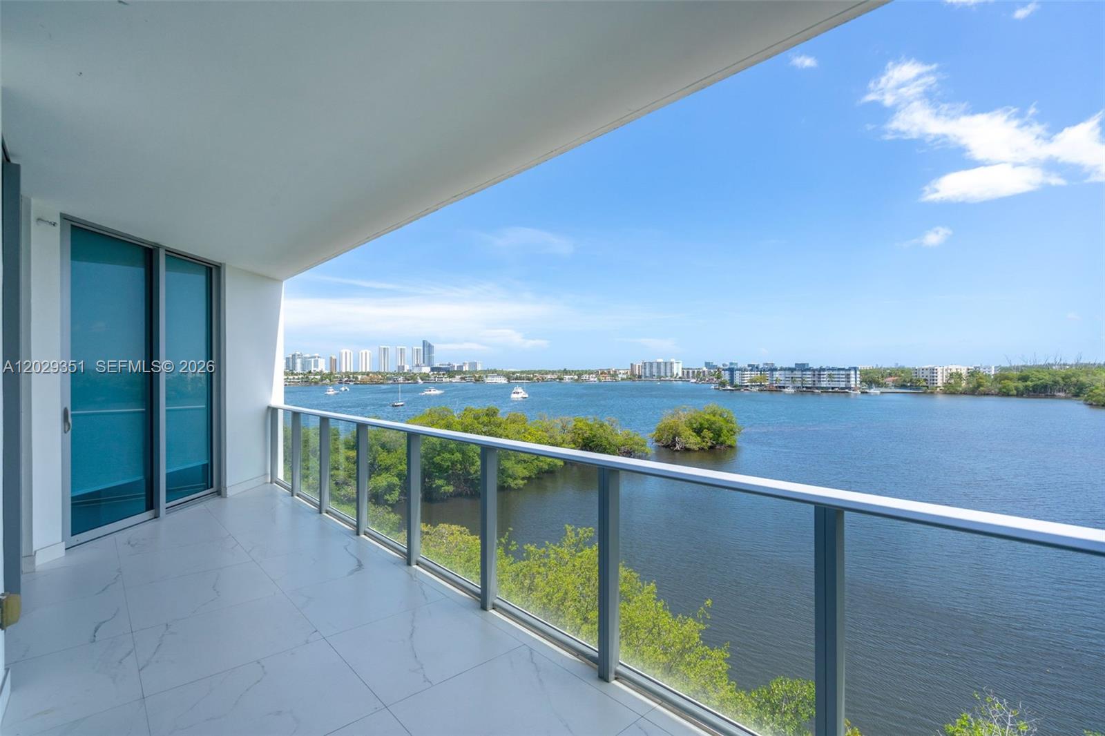 THE RESERVE MARINA PALMS - Residential
