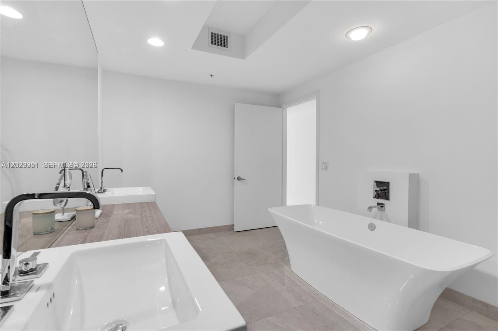 THE RESERVE MARINA PALMS - Residential