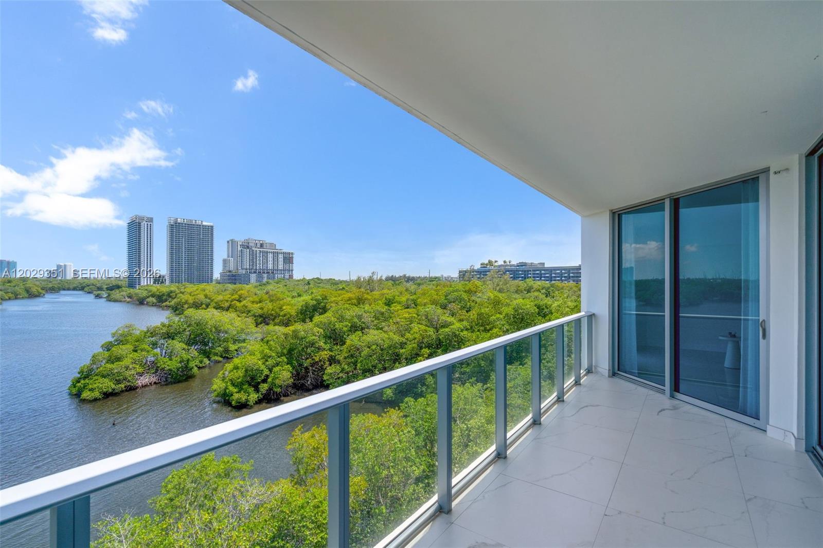 THE RESERVE MARINA PALMS - Residential