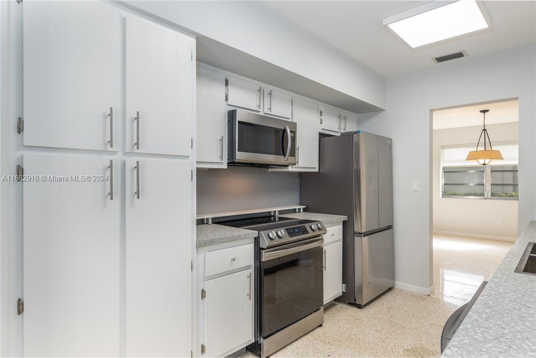 MIAMI LAKES SEC 6 - Residential Lease