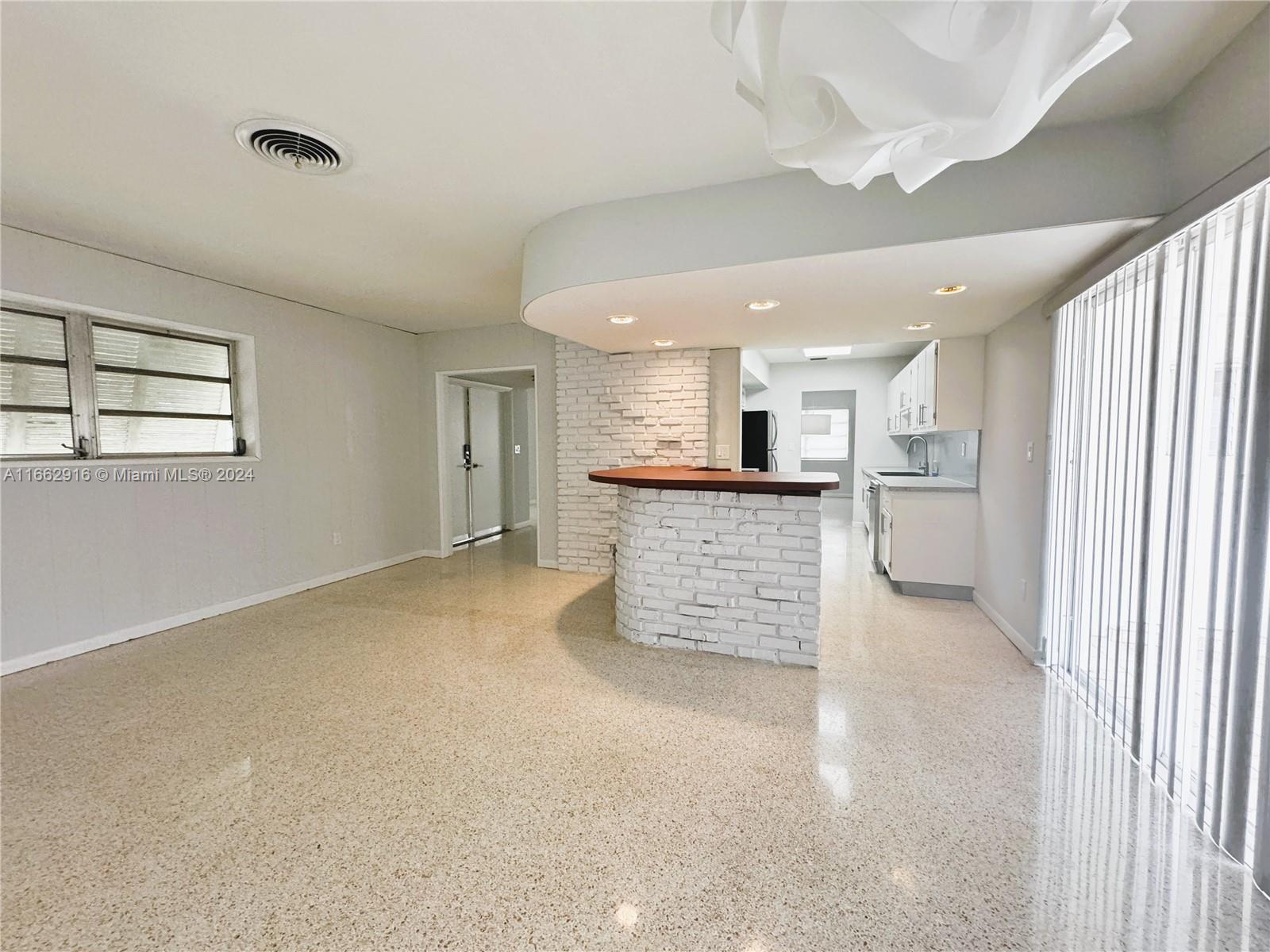 MIAMI LAKES SEC 6 - Residential Lease