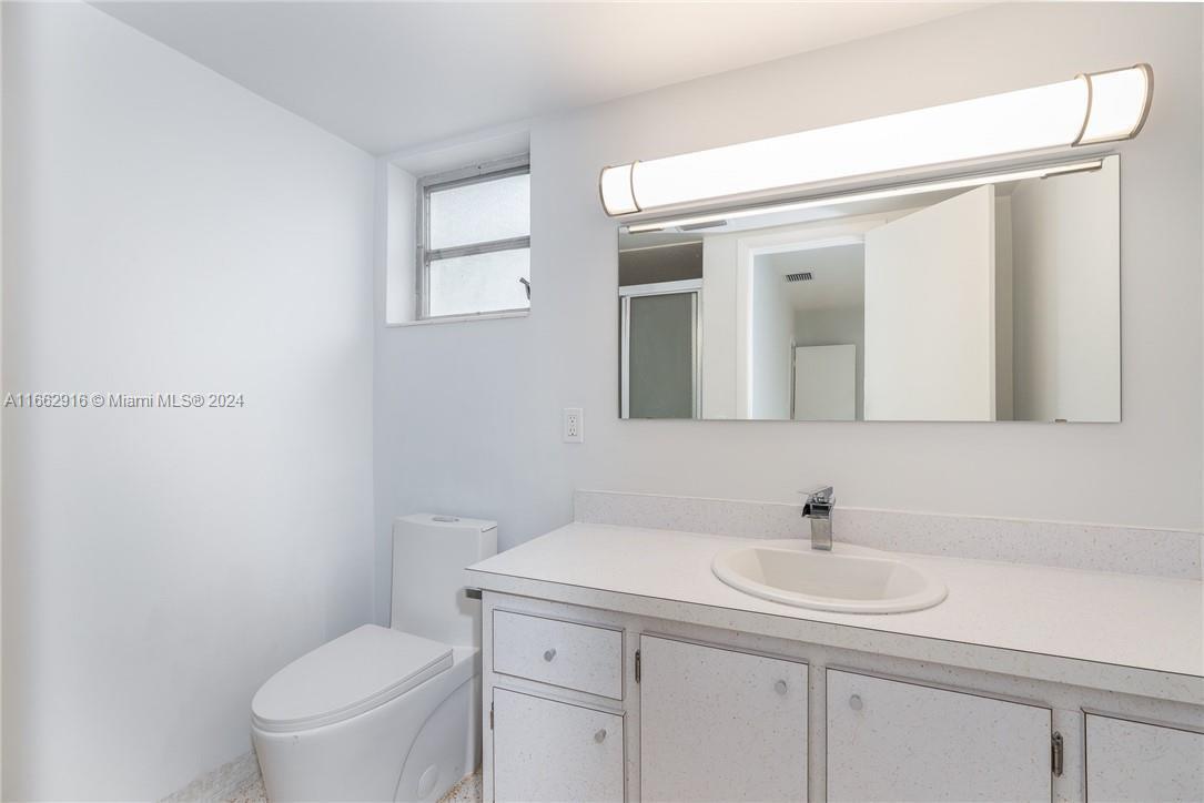 MIAMI LAKES SEC 6 - Residential Lease