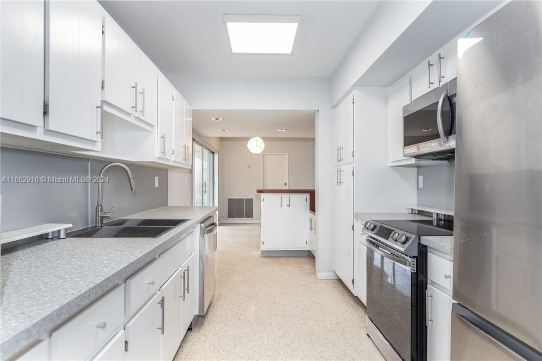 MIAMI LAKES SEC 6 - Residential Lease