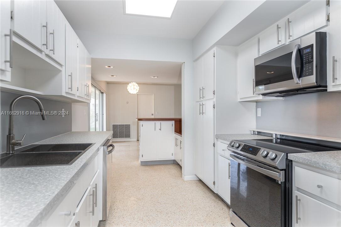MIAMI LAKES SEC 6 - Residential Lease