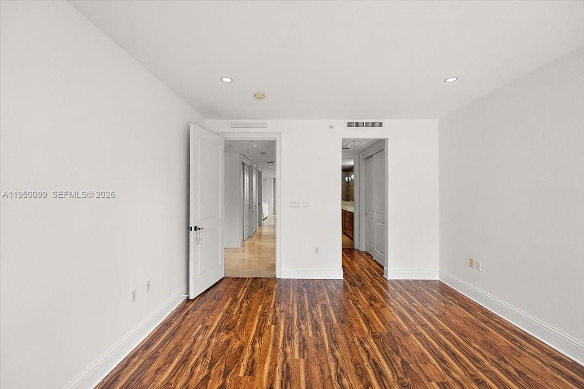 CLOISTERS ON THE BAY COND - Residential
