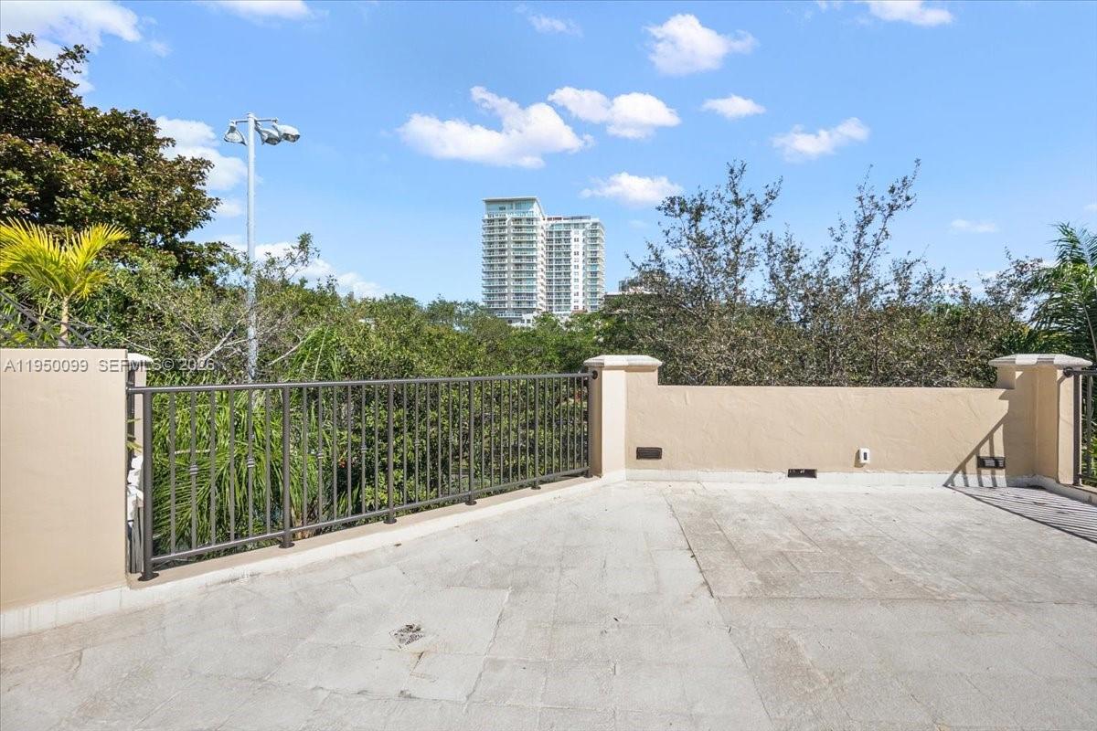 CLOISTERS ON THE BAY COND - Residential