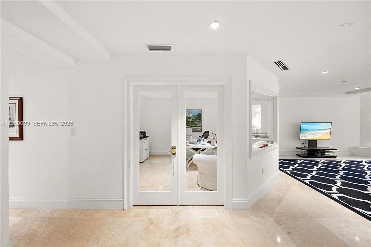 CLOISTERS ON THE BAY COND - Residential