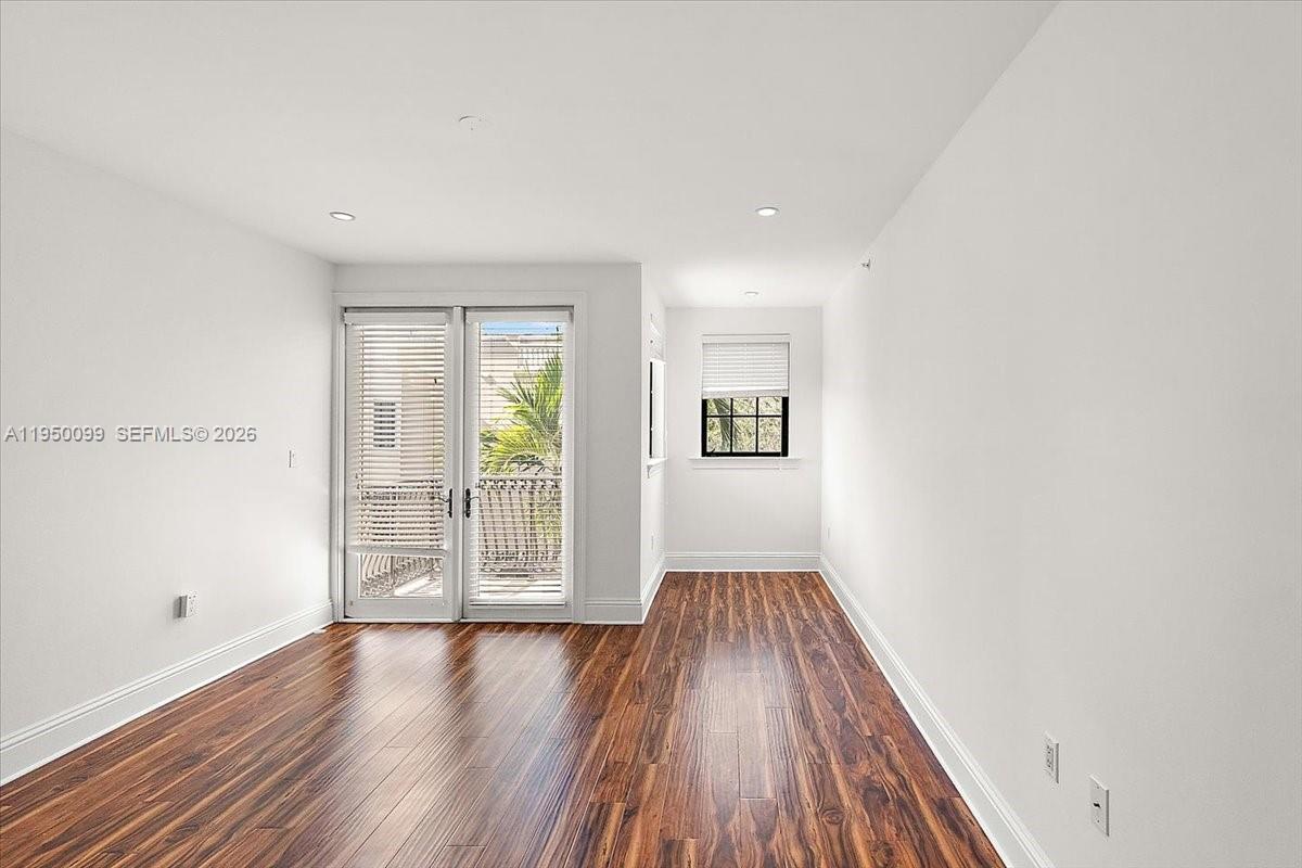 CLOISTERS ON THE BAY COND - Residential