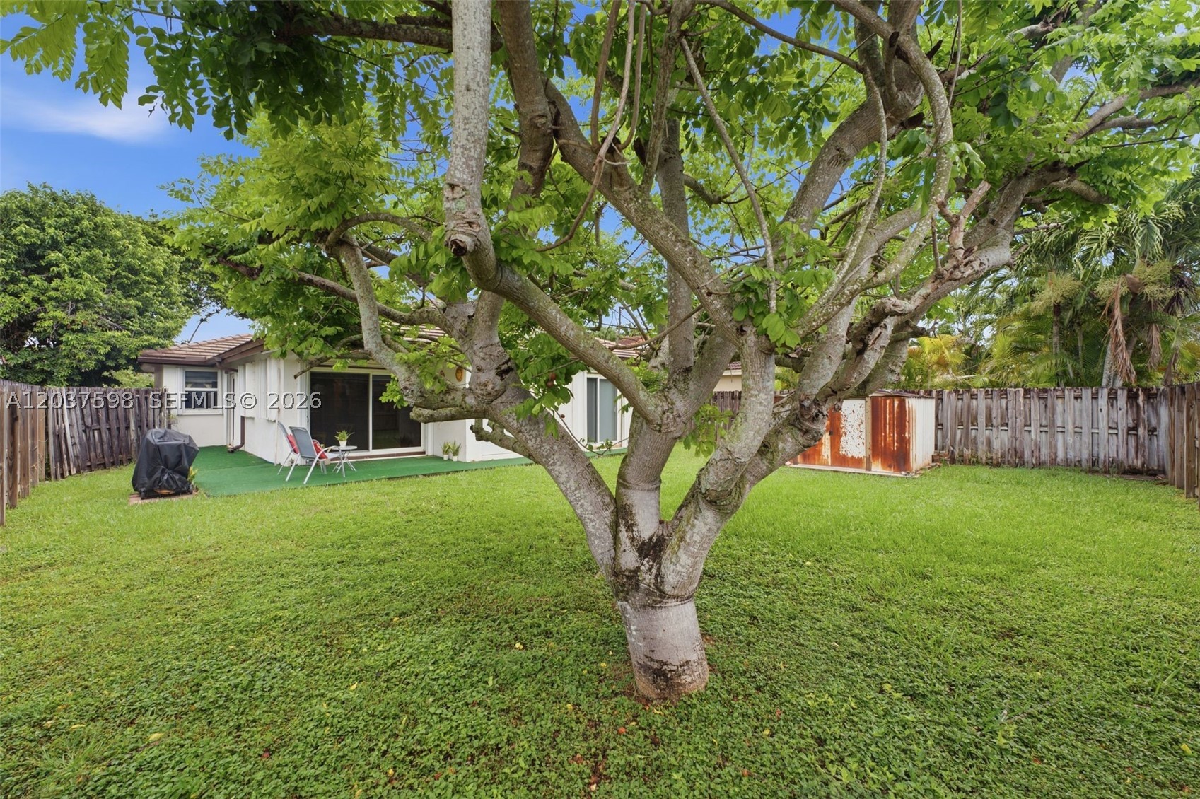 PEACOCKS POINT - Residential