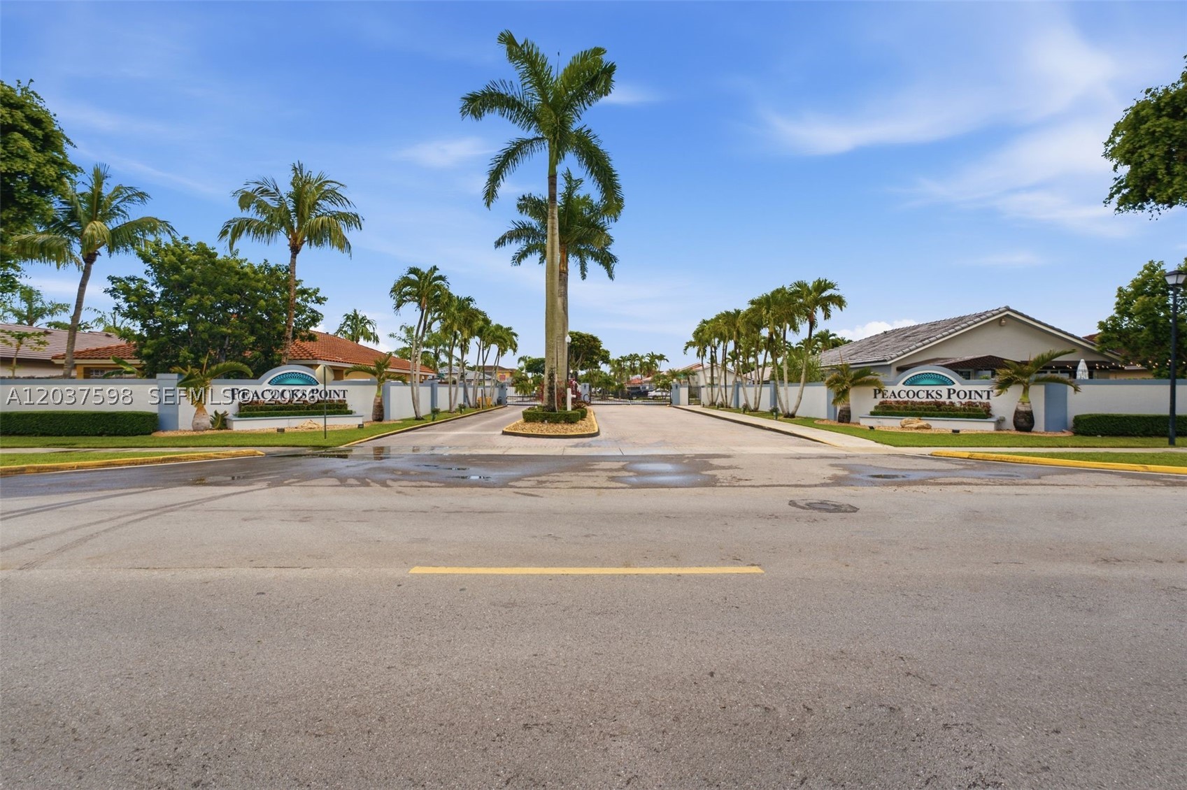 PEACOCKS POINT - Residential