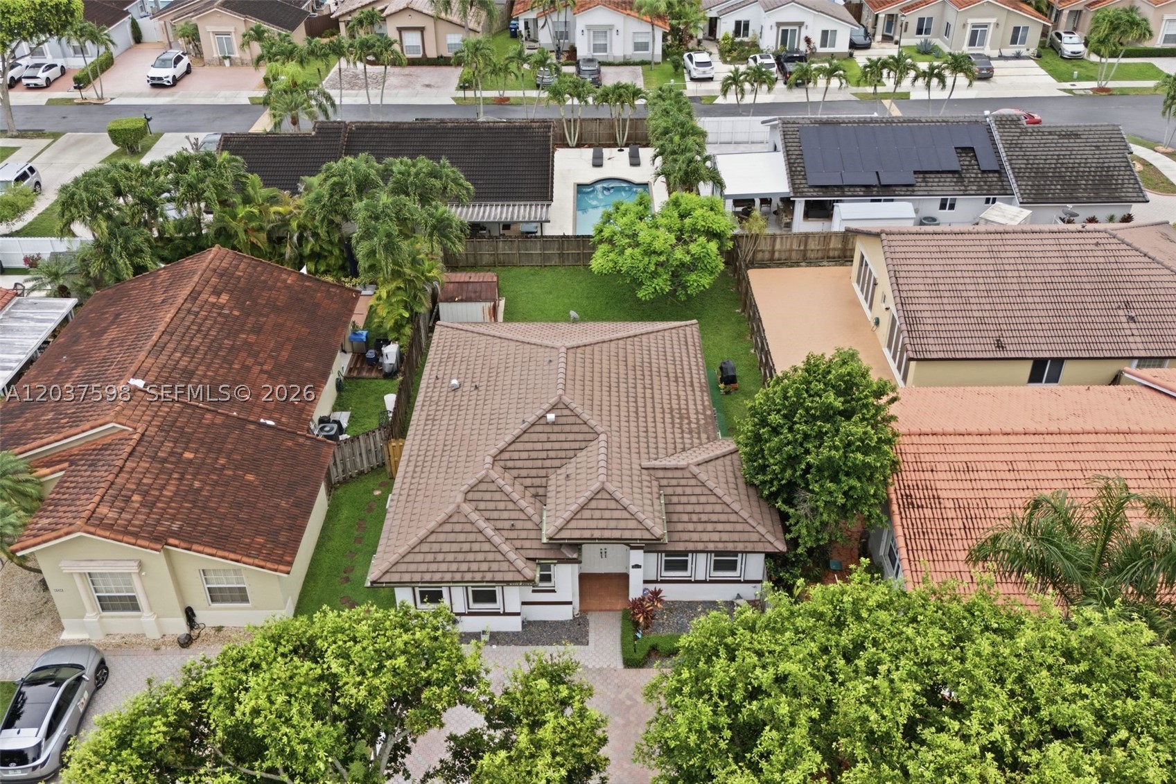 PEACOCKS POINT - Residential