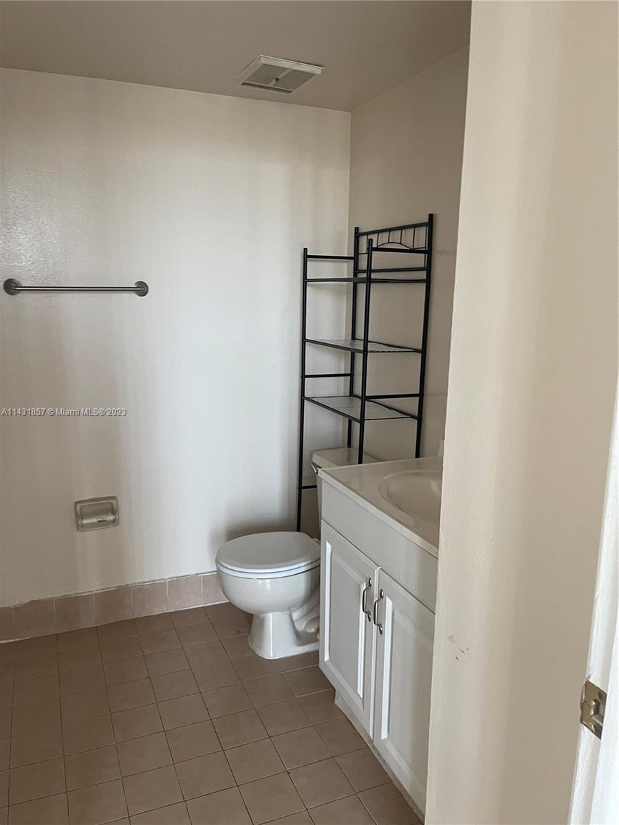 INTERNATIONAL TOWERS CONDO - Residential Lease