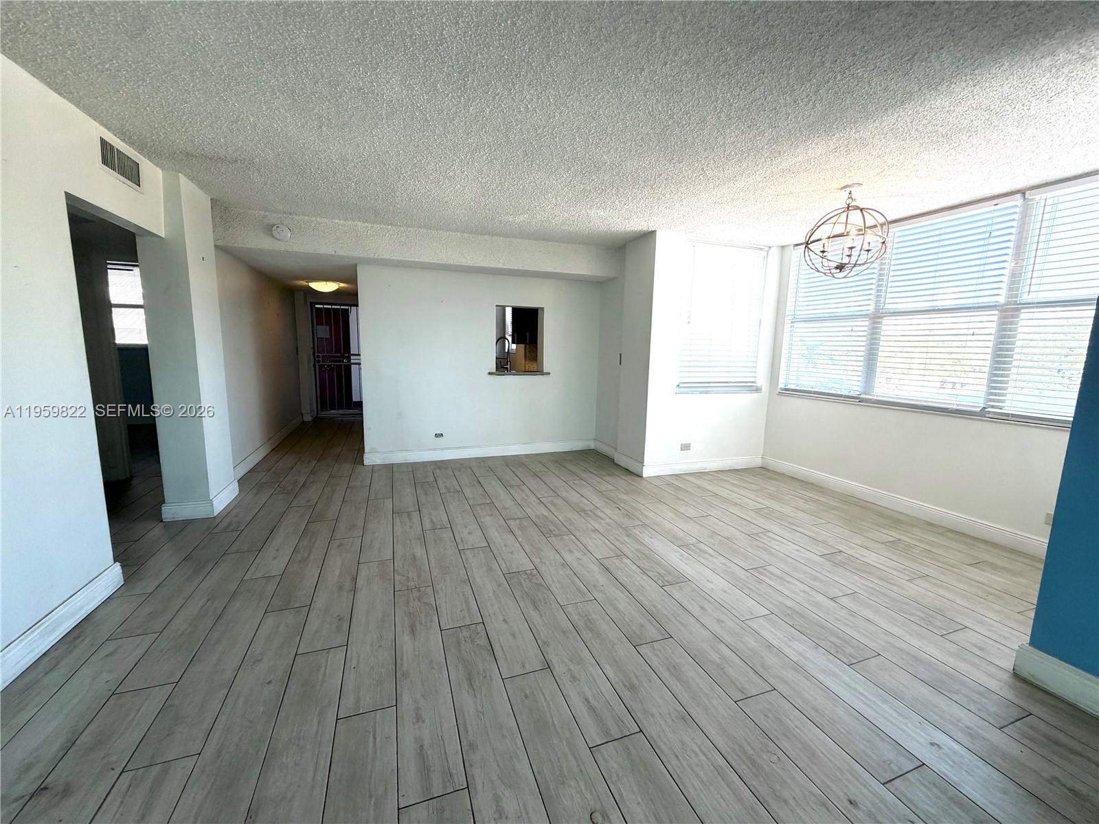 EASTERN SHORES WHITE HOUS - Residential