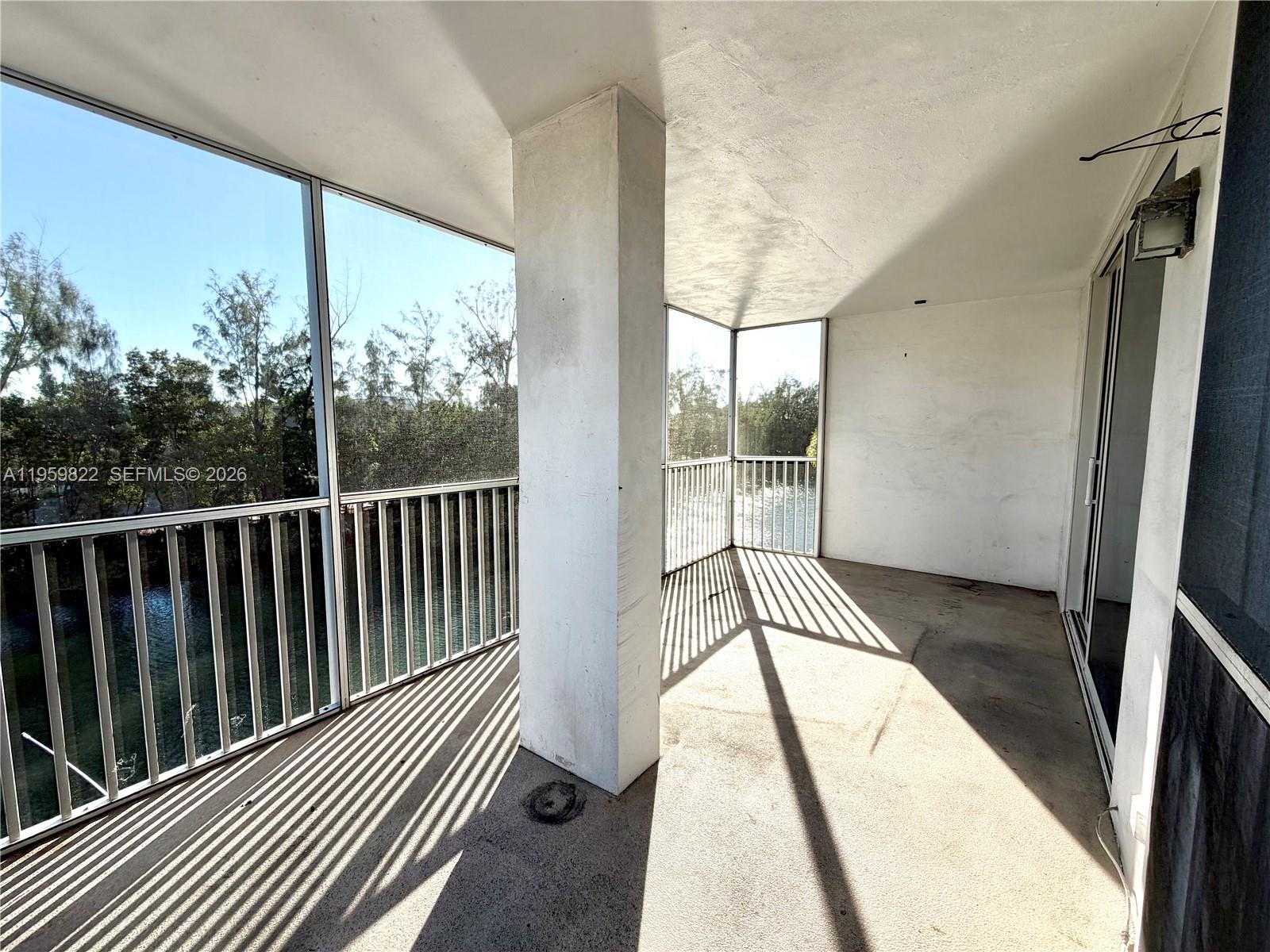 EASTERN SHORES WHITE HOUS - Residential