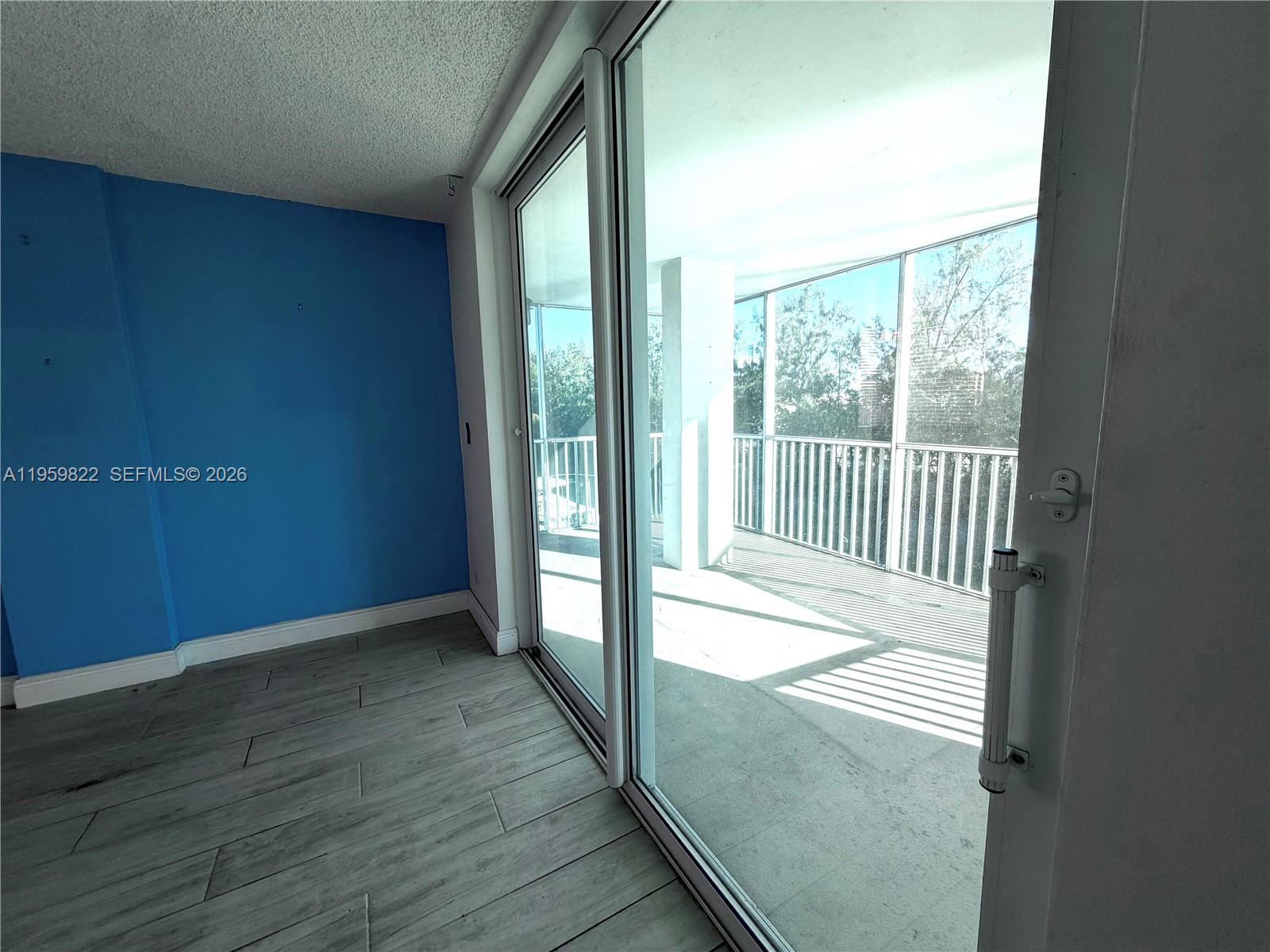EASTERN SHORES WHITE HOUS - Residential