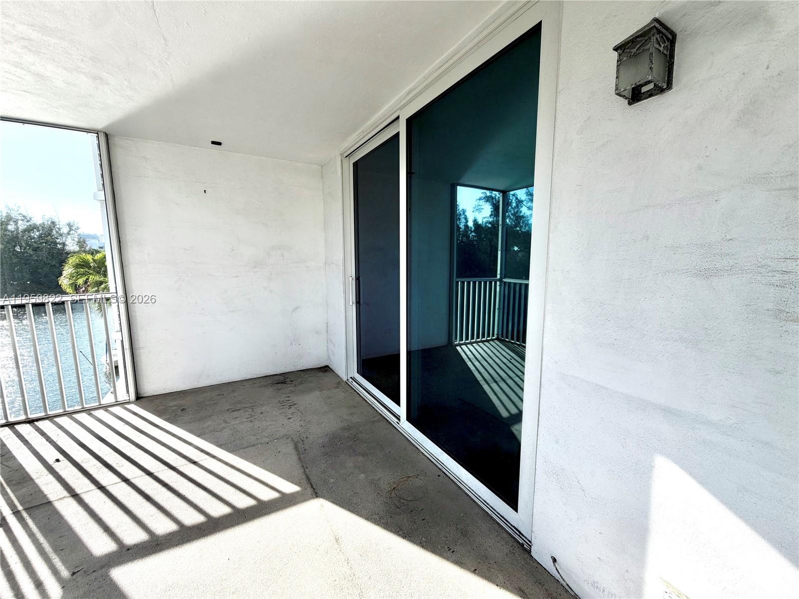 EASTERN SHORES WHITE HOUS - Residential