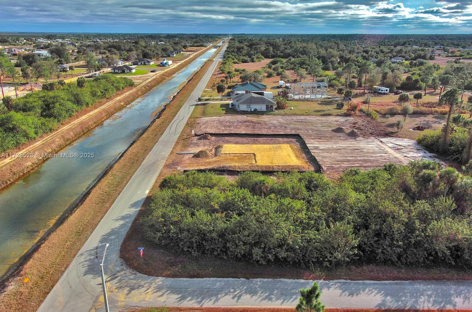 LEHIGH ACRES - Land