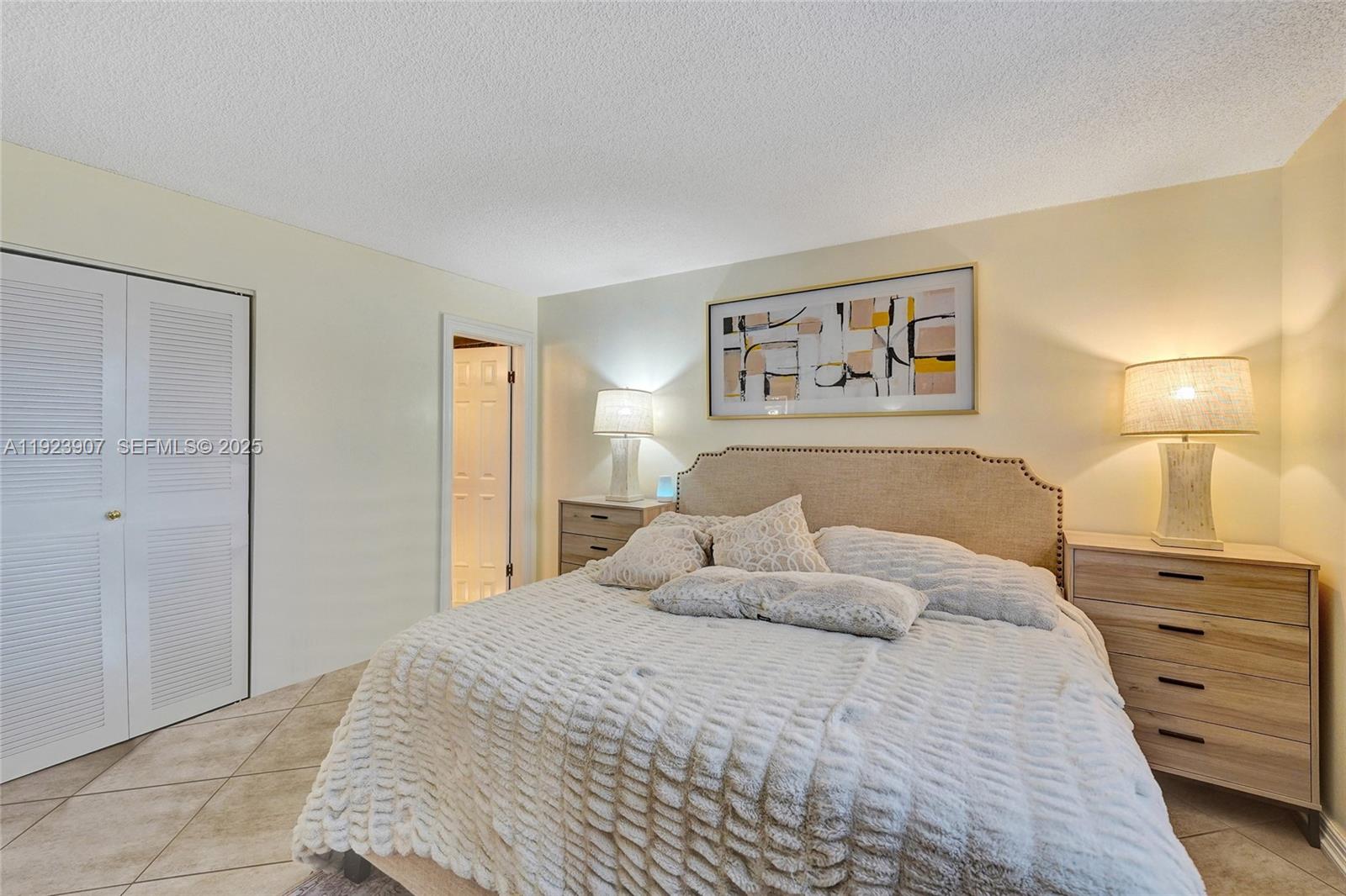 OAKS CONDO - Residential