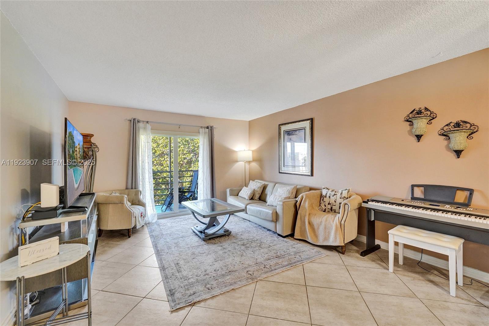 OAKS CONDO - Residential