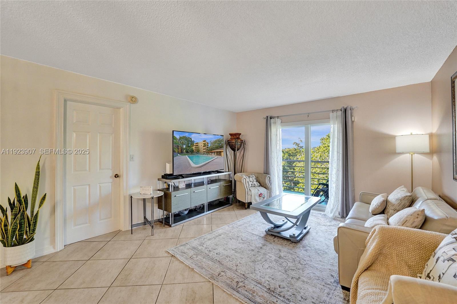 OAKS CONDO - Residential