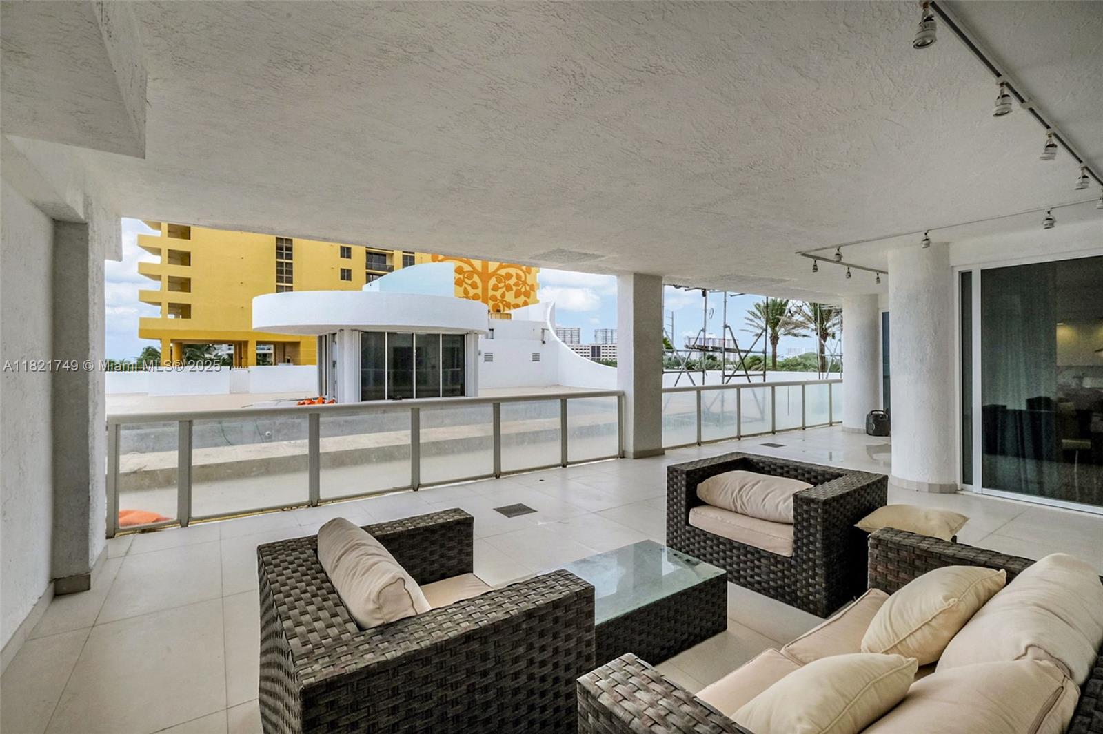 OCEANIA I CONDO - Residential