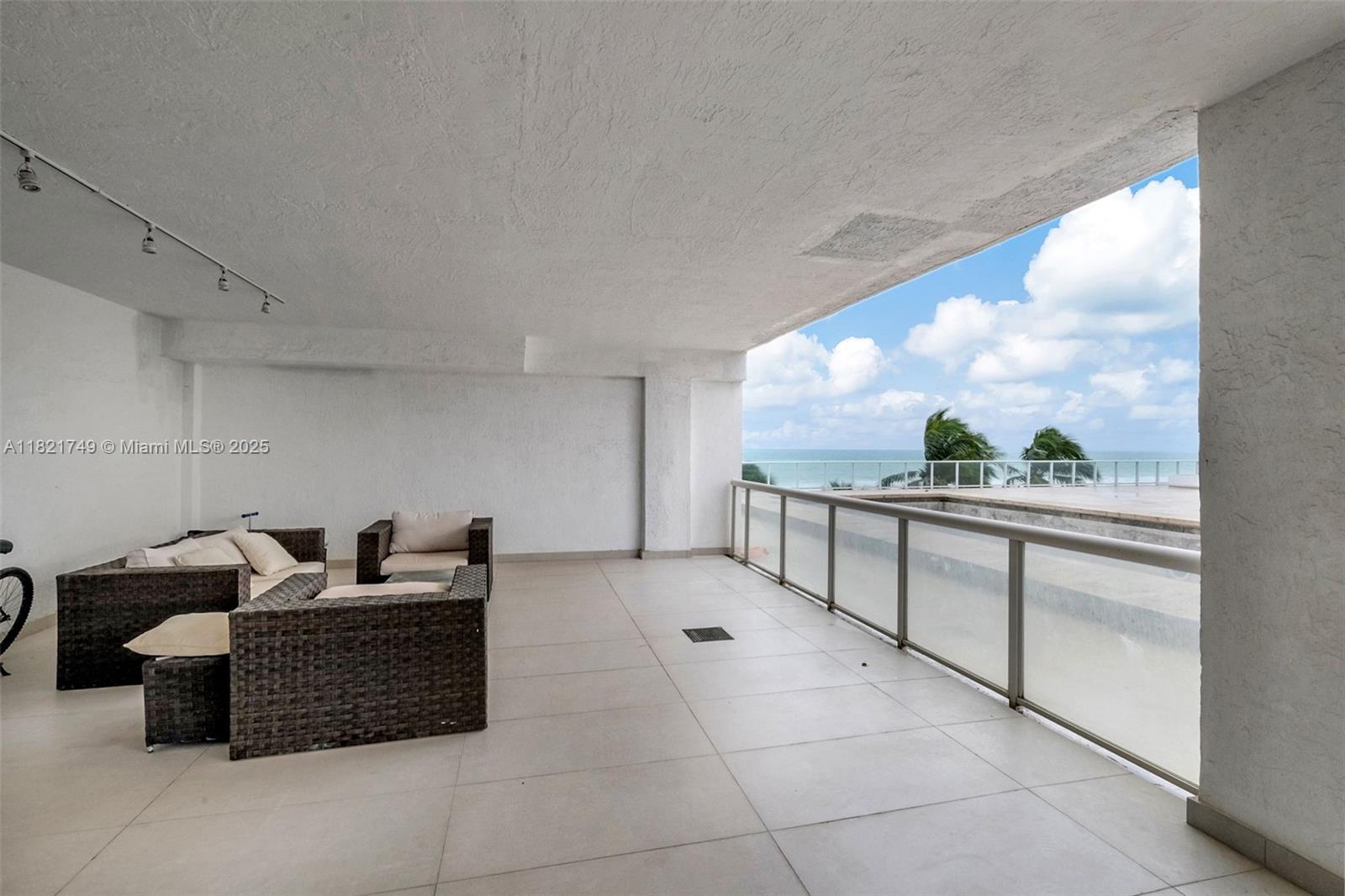 OCEANIA I CONDO - Residential