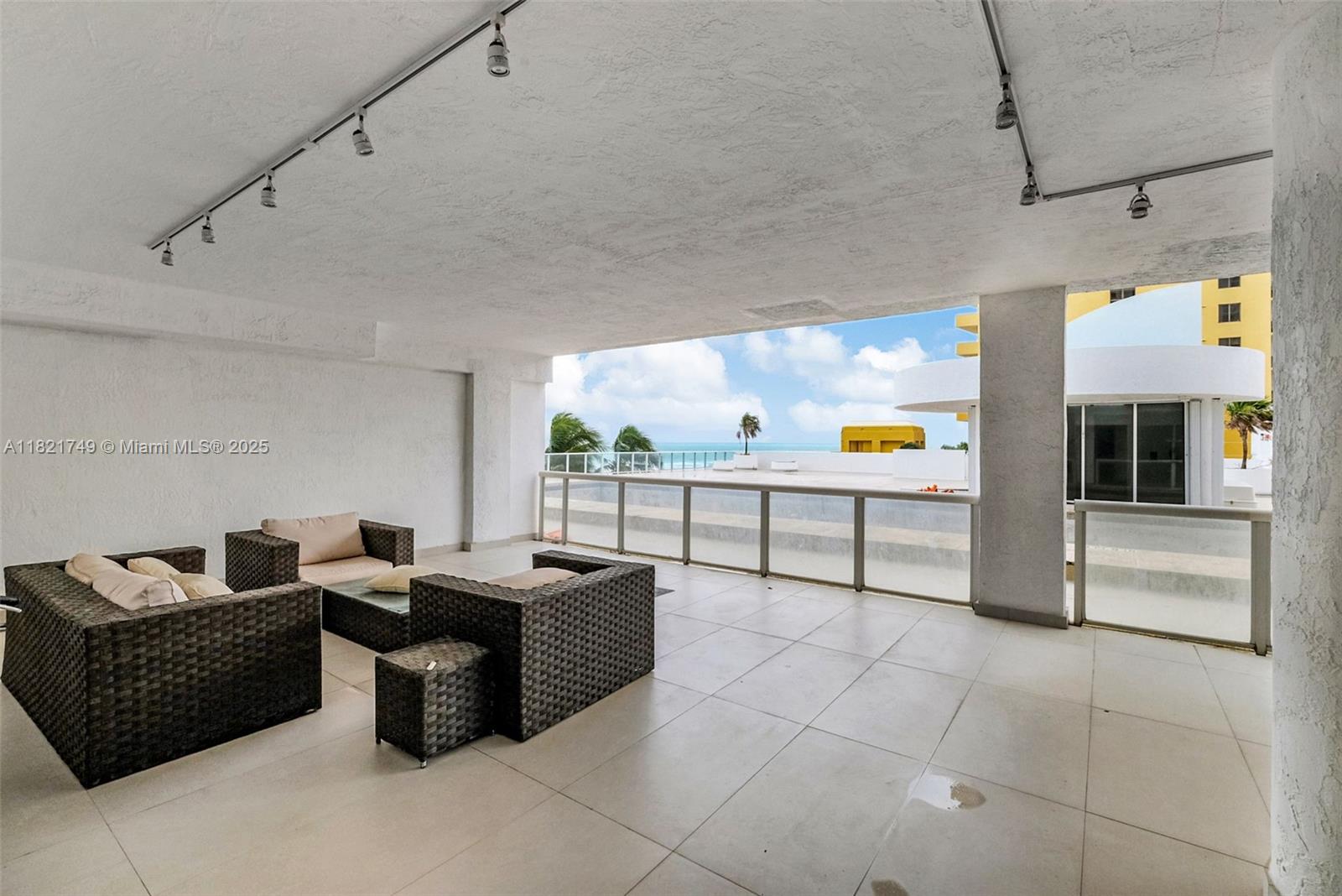 OCEANIA I CONDO - Residential