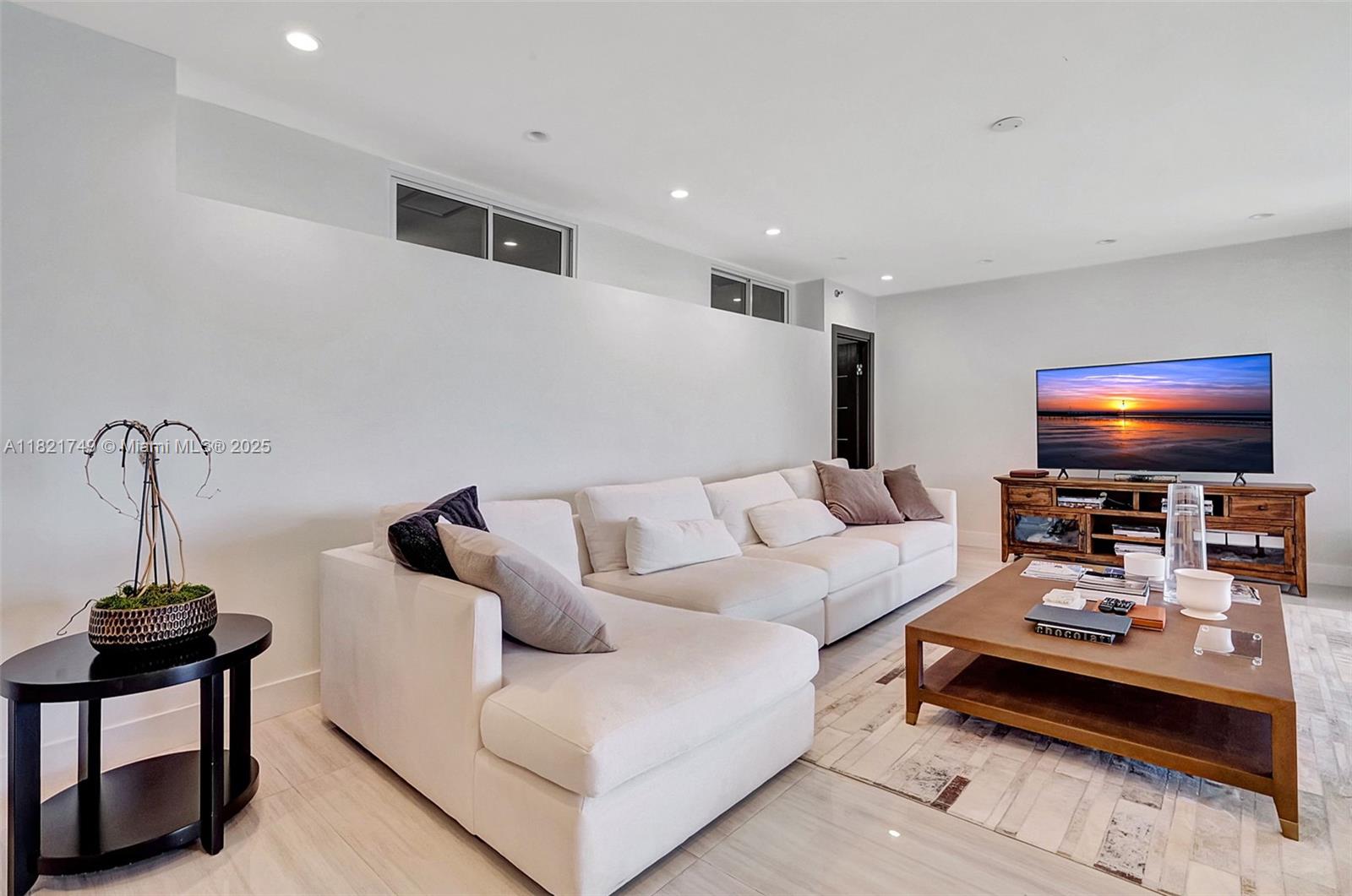 OCEANIA I CONDO - Residential