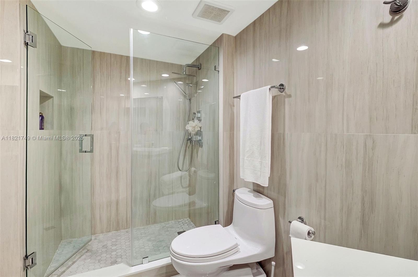 OCEANIA I CONDO - Residential